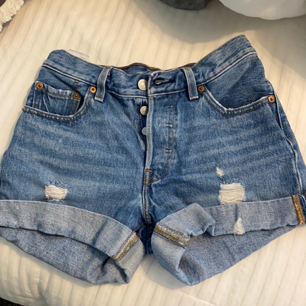 Levi size 24 shorts
